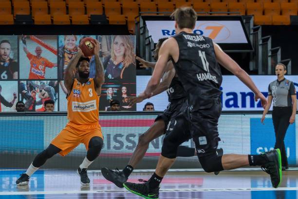 场纷争让他 场纷争让他